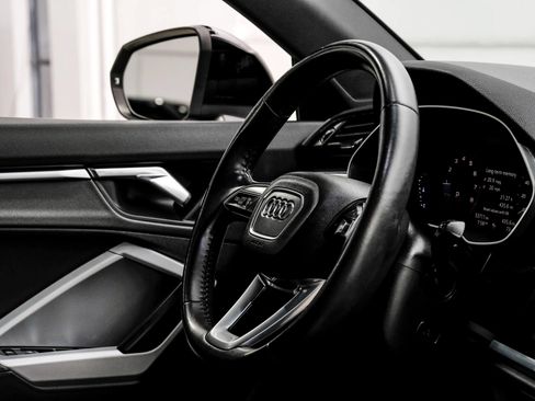 Used 2020 Audi Q3 2.0T Premium w/ Convenience Package AWD/4WD image 18