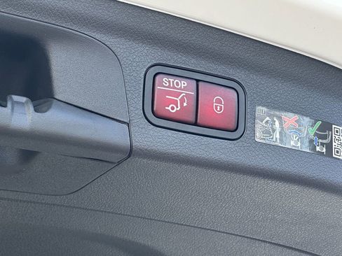 Used 2025 Mercedes-Benz GLE 450e 4MATIC image 22