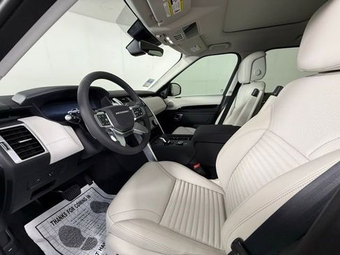 New 2025 Land Rover Discovery S image 12