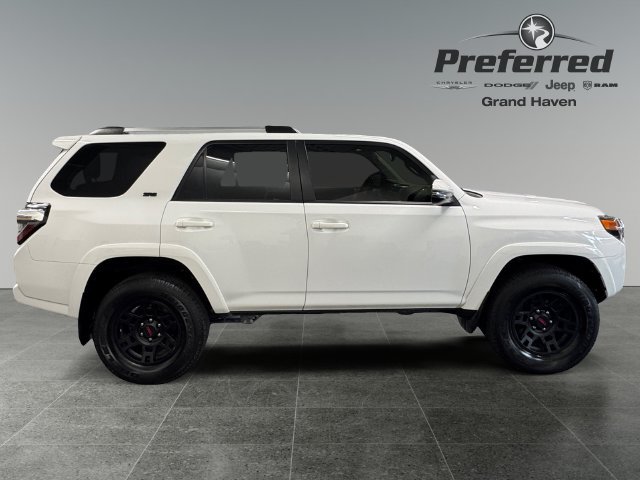 Used 2023 Toyota 4Runner SR5 Premium w/ Moonroof Package AWD/4WD image 9
