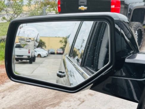 Used 2020 Chevrolet Suburban LT RWD image 18