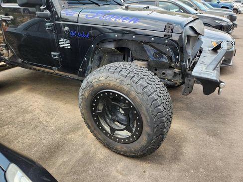 Used 2017 Jeep Wrangler Unlimited Rubicon w/ Connectivity Group AWD/4WD image 13