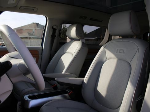 New 2025 Volkswagen ID. Buzz 1st Edition image 10