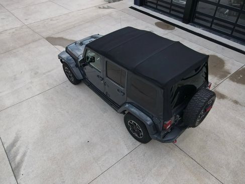 Used 2017 Jeep Wrangler Unlimited Rubicon image 54