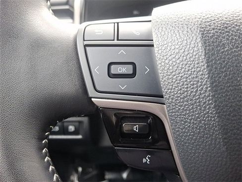 Used 2025 Toyota Camry SE image 19