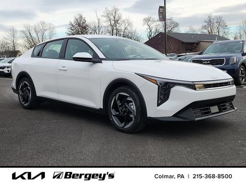 Certified 2025 Kia K4 GT-Line Turbo FWD image 2