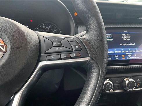 Used 2023 Nissan Kicks SV image 17