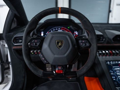 Used 2022 Lamborghini Huracan STO RWD image 19