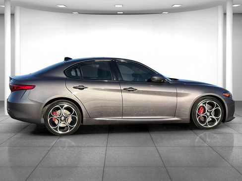 Used 2022 Alfa Romeo Giulia Ti AWD/4WD image 8
