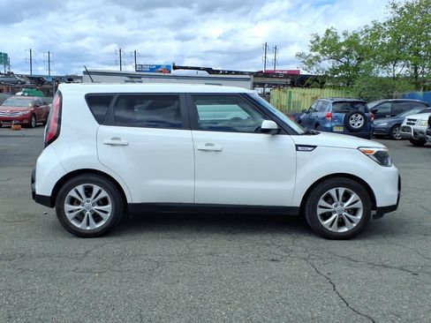 Used 2016 Kia Soul + image 8