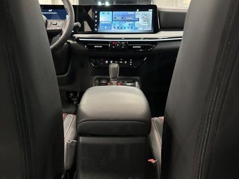 New 2025 Nissan Kicks SR image 31