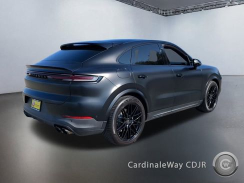 Used 2024 Porsche Cayenne Base image 22