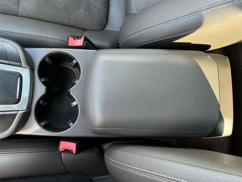 Used 2018 Porsche Macan BASE image 19