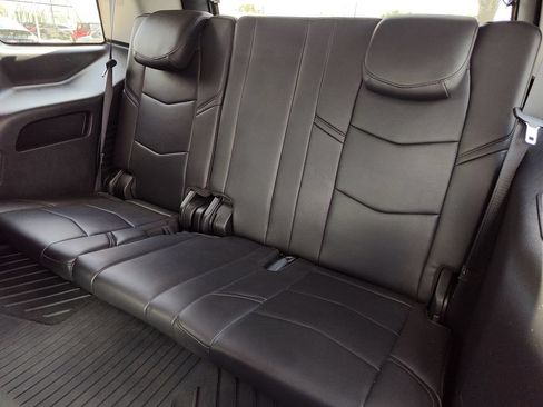 Used 2020 Cadillac Escalade 2WD image 37