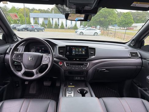 Certified 2025 Honda Passport TrailSport image 8