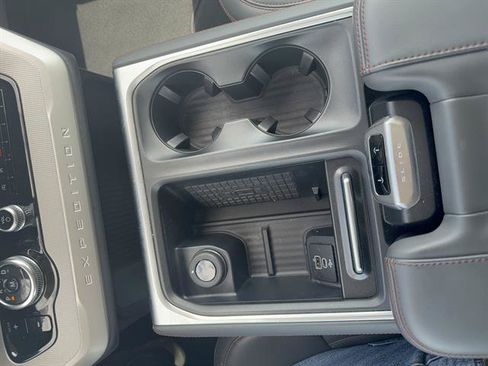 Used 2025 Ford Expedition Active RWD image 13