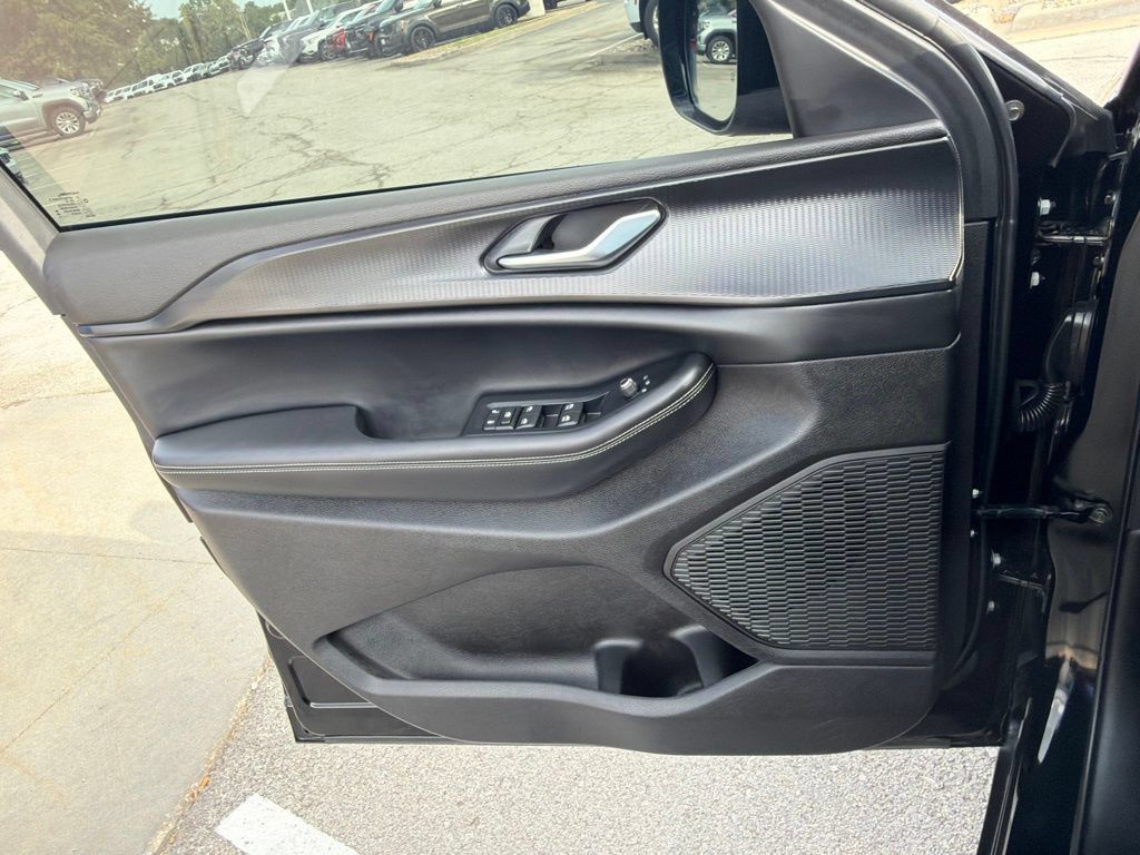 Used 2025 Jeep Grand Cherokee L Laredo AWD/4WD image 33