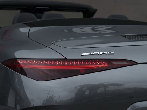 Used 2022 Mercedes-Benz SL 63 AMG SL 63 AMGﾮ w/ Driver Assistance Package image 63