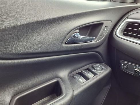 Used 2019 Chevrolet Equinox LT image 19