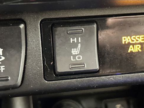 Used 2021 Toyota RAV4 XLE w/ Convenience Package image 17