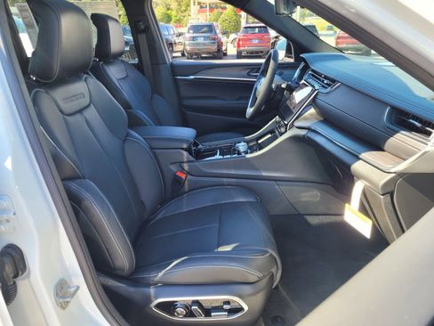 New 2025 Jeep Grand Cherokee Overland image 14