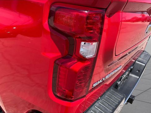 Used 2022 Chevrolet Silverado 1500 LT RWD image 28