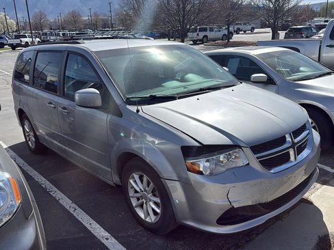 Used 2014 Dodge Grand Caravan SXT image 2
