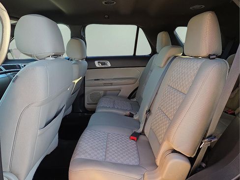 Used 2014 Ford Explorer XLT image 11
