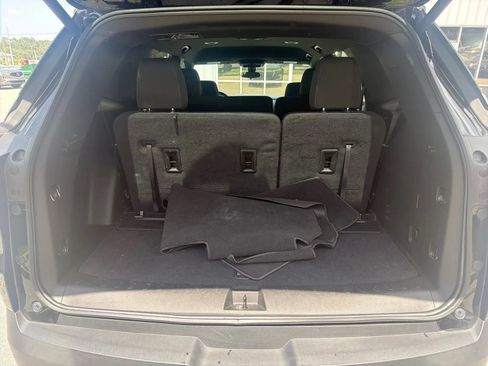 Used 2023 Chevrolet Traverse LT FWD image 17