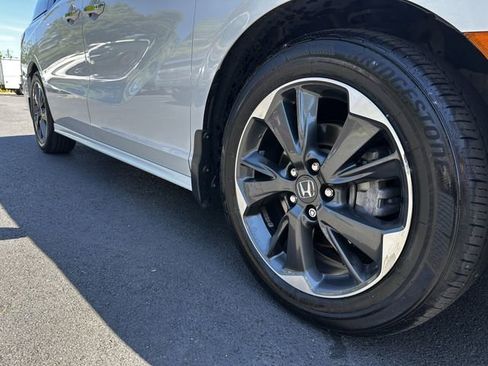 Used 2023 Honda Odyssey Elite image 11