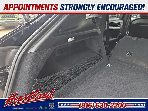 Used 2024 Porsche Cayenne w/ Premium Package AWD/4WD image 95