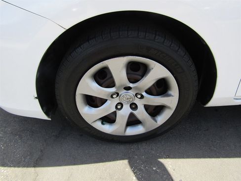 Used 2013 MAZDA MAZDA3 i SV w/ Convenience Pkg image 12