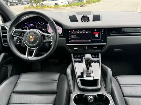 Used 2023 Porsche Cayenne Platinum Edition AWD/4WD image 25