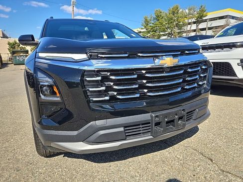 Used 2025 Chevrolet Equinox LT AWD/4WD image 2