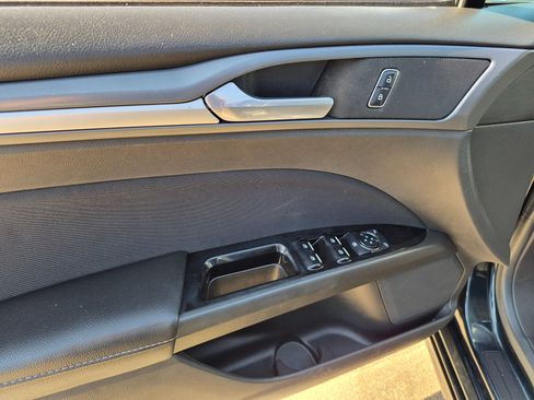 Used 2014 Ford Fusion SE FWD image 8