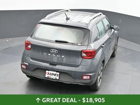 Used 2025 Hyundai Venue SEL image 21
