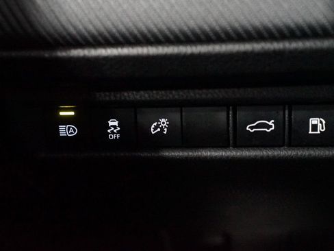 Used 2025 Toyota Camry SE FWD image 25
