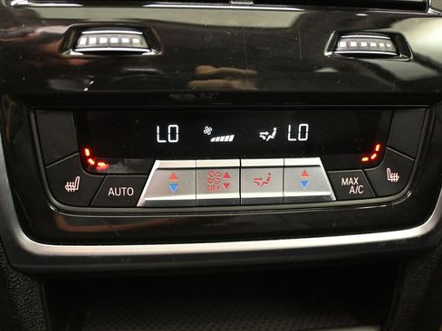 Used 2025 BMW X7 xDrive40i AWD/4WD image 32