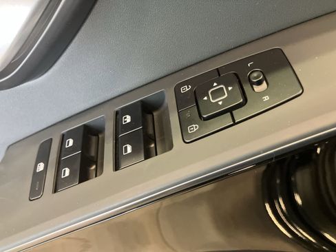 Used 2023 Kia Niro EX FWD image 12