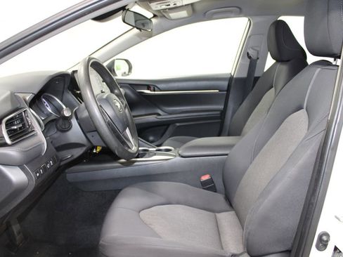 Used 2021 Toyota Camry LE image 19