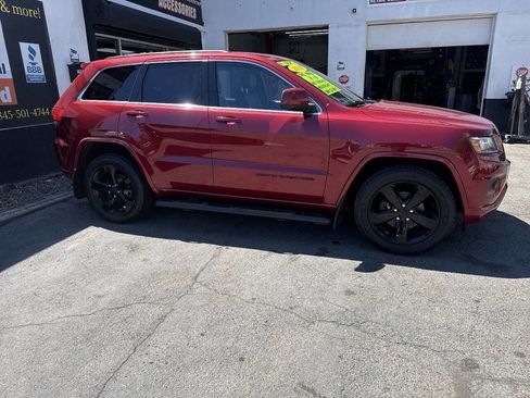 Used 2014 Jeep Grand Cherokee Altitude AWD/4WD image 3