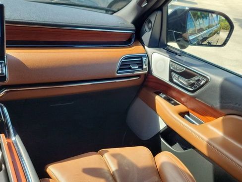 Certified 2023 Lincoln Navigator Reserve AWD/4WD image 23