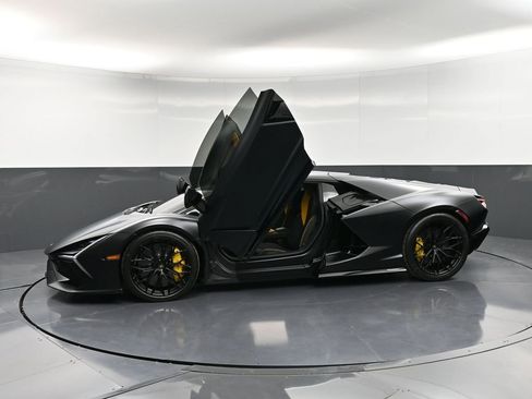 Used 2024 Lamborghini Revuelto image 35