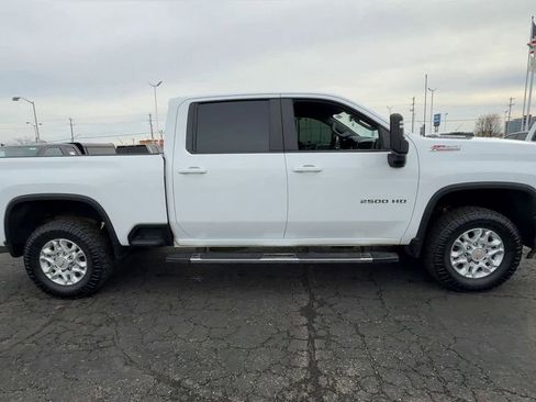 Used 2024 Chevrolet Silverado 2500 LT image 9