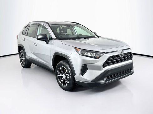 Used 2020 Toyota RAV4 LE FWD image 8