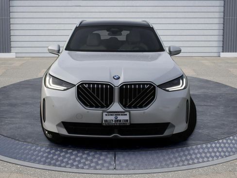 Used 2025 BMW X3 xDrive30i w/ Convenience Package image 2