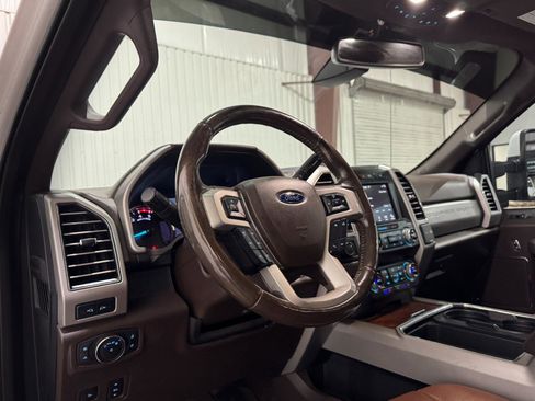 Used 2019 Ford F350 King Ranch w/ King Ranch Ultimate Package AWD/4WD image 3