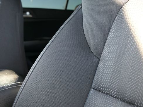 Used 2022 Kia Sportage LX image 12