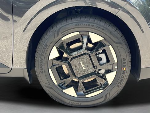 New 2026 Kia Carnival EX FWD image 10