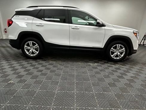 Used 2023 GMC Terrain SLE w/ Driver Convenience Package image 10